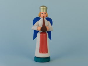 Engel weiß mit Flöte und Schürze auf Sockel