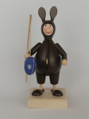 Spaßfigur Billy im Osterhasenkostüm mit Angel